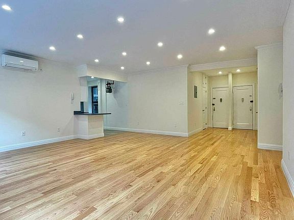 3rd image of 22 W 77th St APT 36