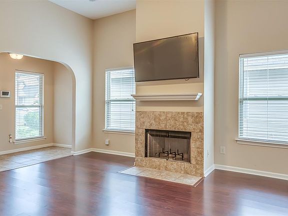 3rd image of 533 Park Lake Dr