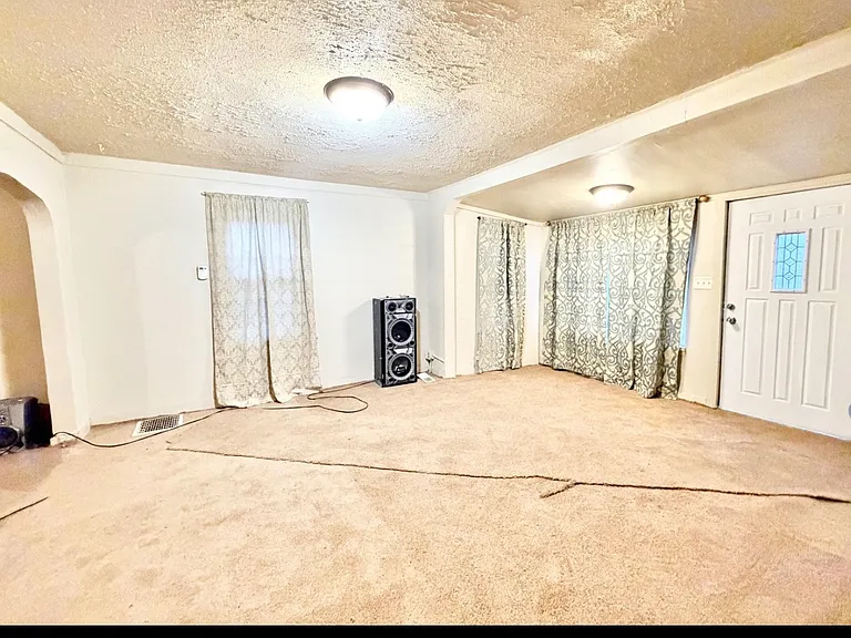 1308 W 13th Ave — Photo 15