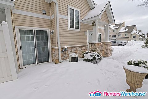 3rd image of 504 Willoughby Way W