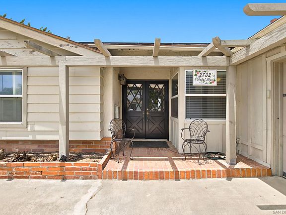 4th image of 2732 Gobat Ave
