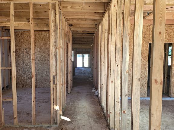 112 Rocking R Court Interior Image 2