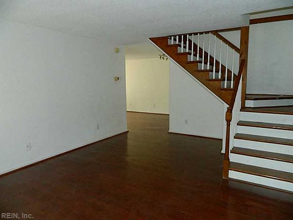 3rd image of 1020 Saint Andrews Way APT C