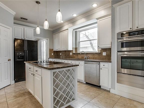 3rd image of 6417 Castlemere Dr