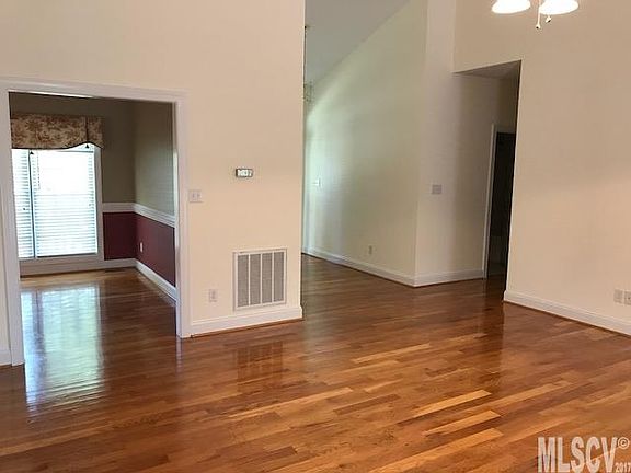 5th image of 908 Barrington Dr