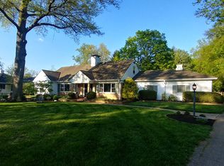 3182 N Farmcrest Dr, Cincinnati, OH 45213