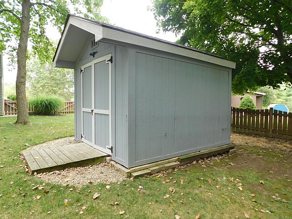 5th image of 10 Scott Cir