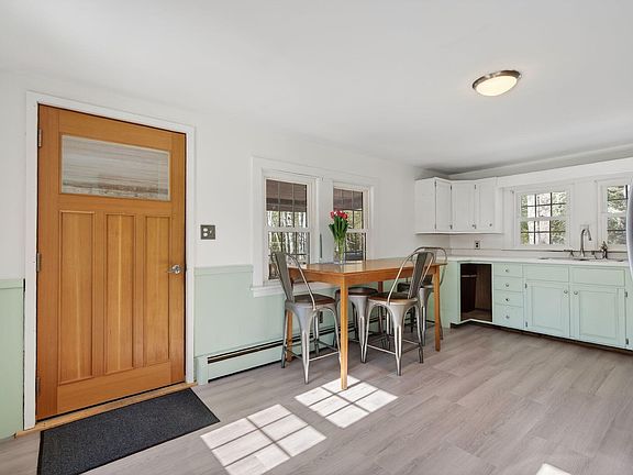 3rd image of 10 Lower Flying Point Road