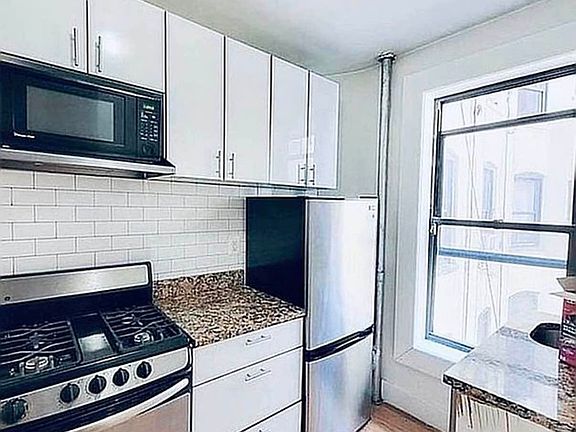 4th image of 321 E 108th St APT 4C
