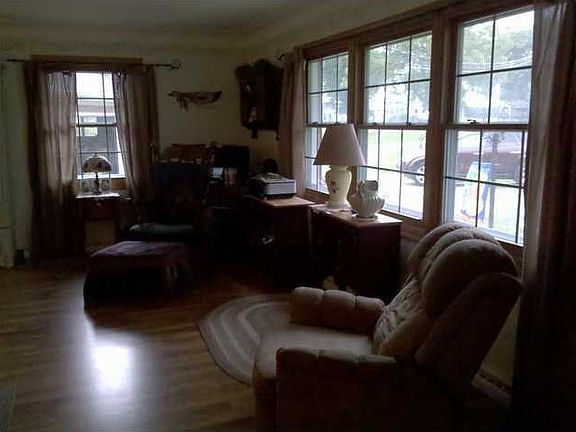 5th image of 821 Water St