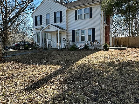 3rd image of 610 E Arrow St