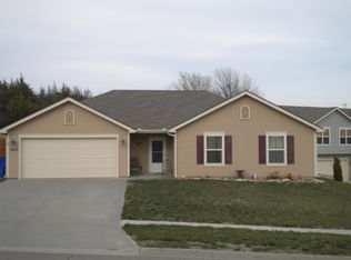 2408 Fox Sparrow Ct, Junction City, KS 66441