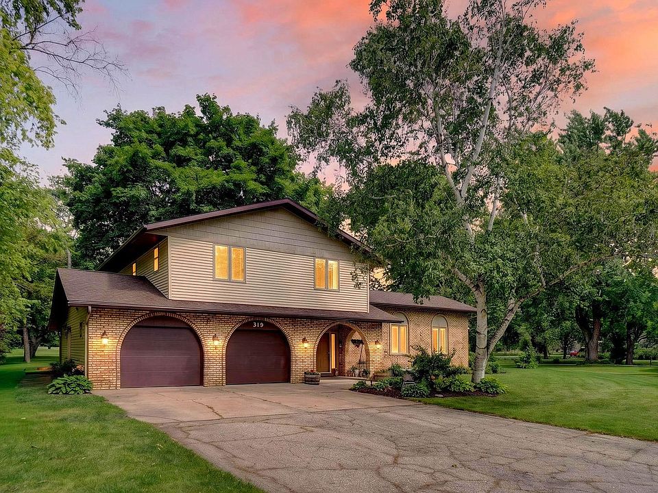 1st image of 319 Fairway Dr