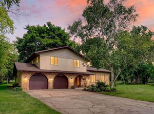 319 Fairway Dr, Columbus, WI 53925