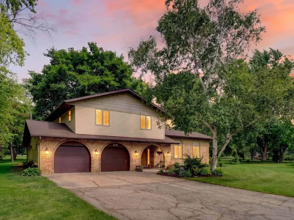 319 Fairway Dr, Columbus, WI 53925