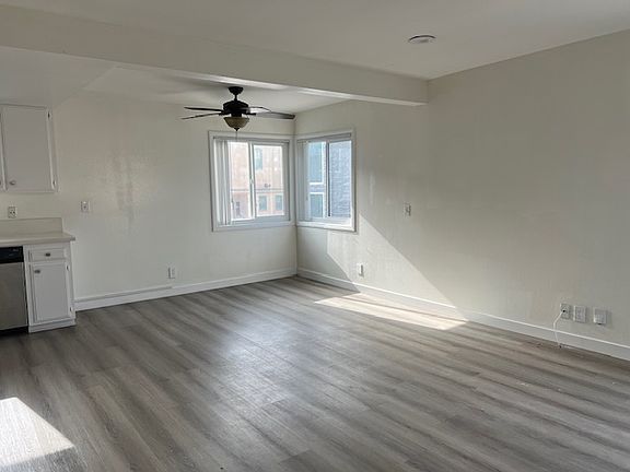 3rd image of 901 E Balboa Blvd APT C