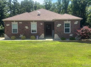 404 Deep Forest Dr, Hawk Point, MO 63349