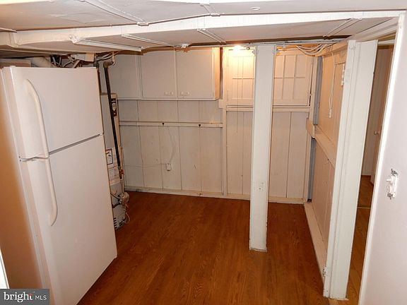 4th image of 626 N George Mason Dr
