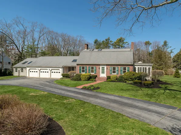 16 Hedgerow Drive, Falmouth, ME 04105