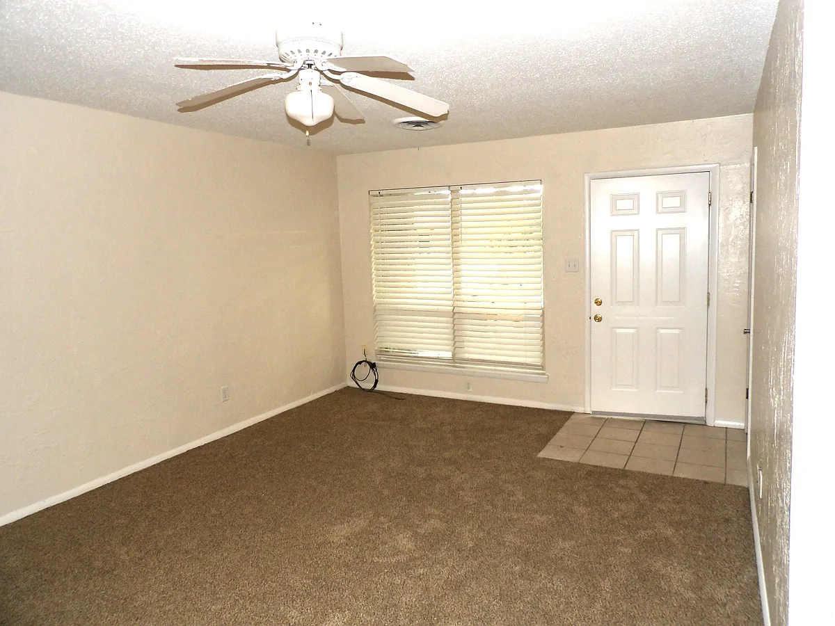 Building Photo - 3903 SE Camden Way
