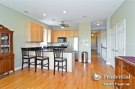 4th image of 1654 W Diversey Ave #3