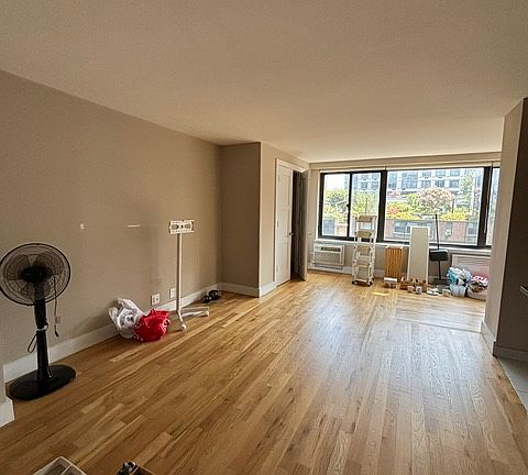 3rd image of 792 Columbus Ave APT 3T