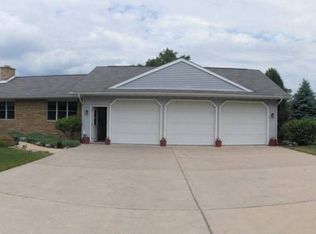 W4922 Pleasant Lake Rd, Elkhorn, WI 53121