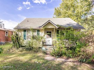 3120 Country Club Dr, Jefferson City, MO 65109