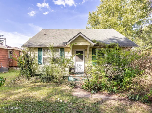 3120 Country Club Dr, Jefferson City, MO 65109