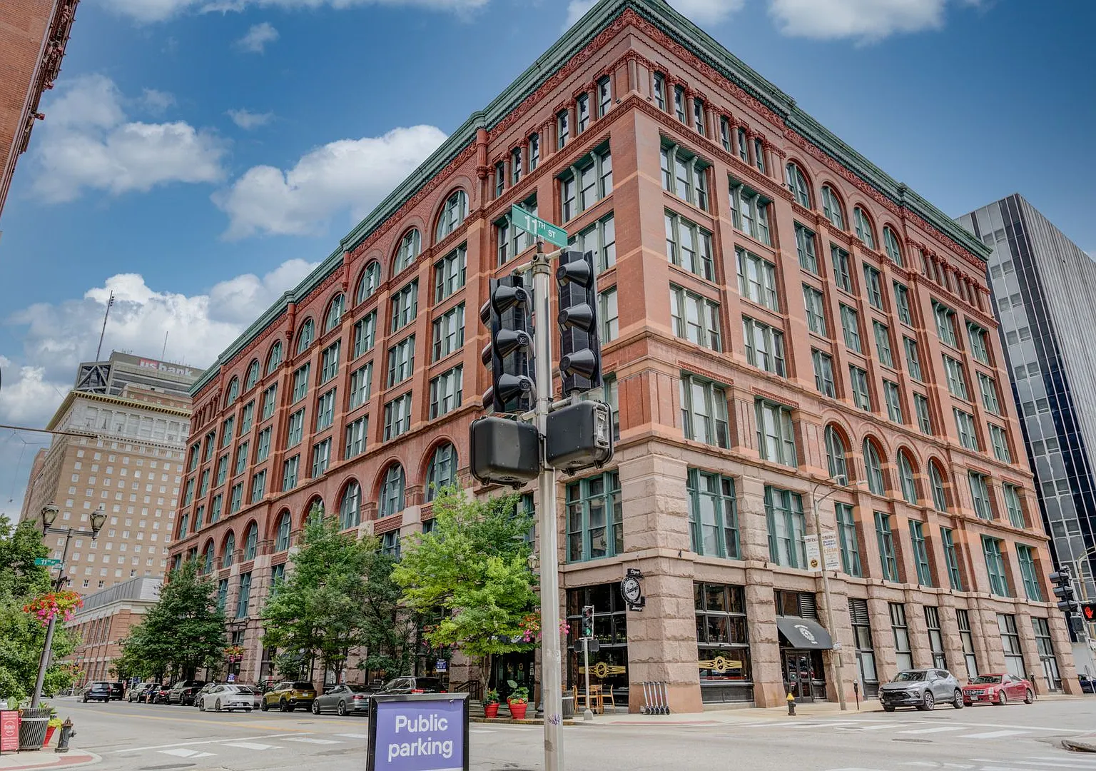 Beautiful Condo in Washington Loft District — Photo 1