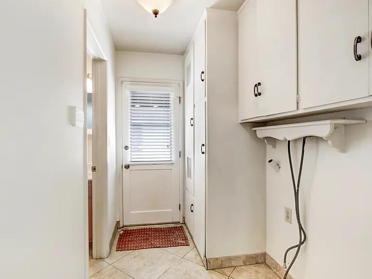 519 W Berkeley Ct — Photo 4