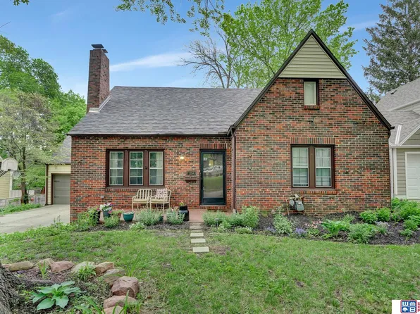 3264 S 17th St, Lincoln, NE 68502