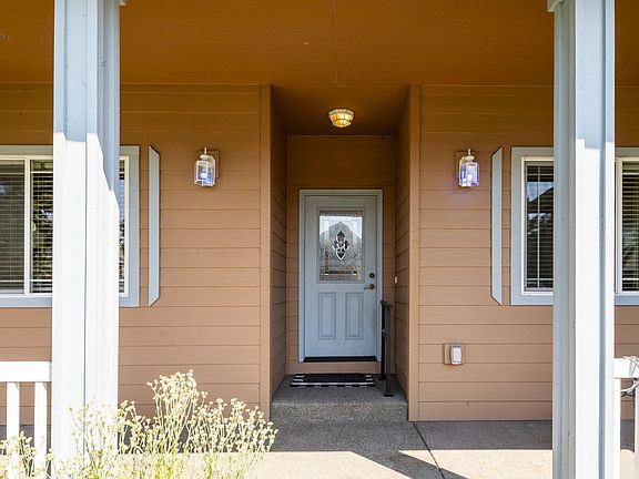 3rd image of 4019 SW Tommy Armour Ln