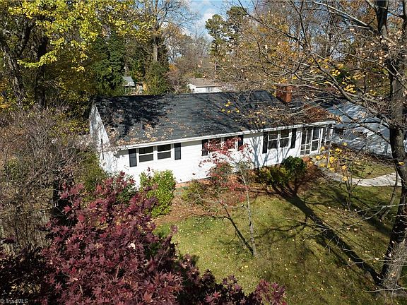 2nd image of 3816 Parkwood Dr