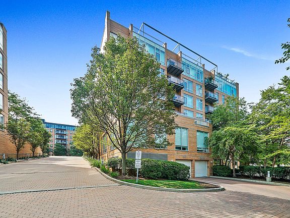 2nd image of 1740 Oak Ave #607