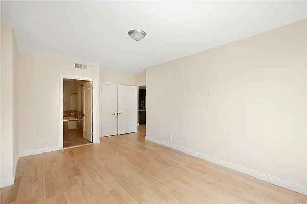 Sold by Chase Global Realty Corp | media 25