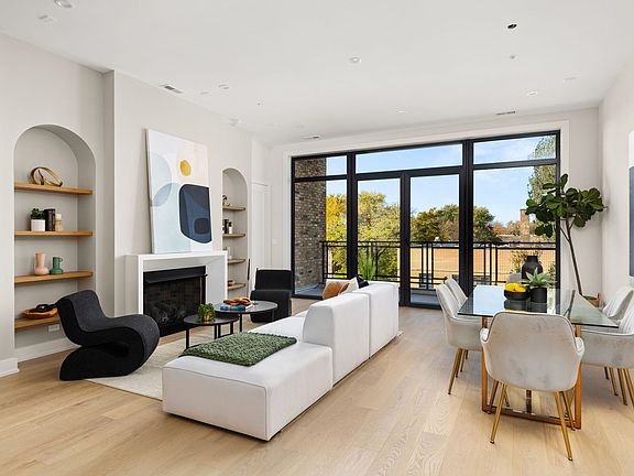 3rd image of 941 N Damen Ave #201