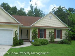 546 Raintree Rd, Jacksonville, NC 28540