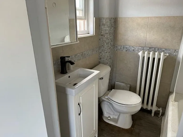 102 N Main Ave — Photo 3