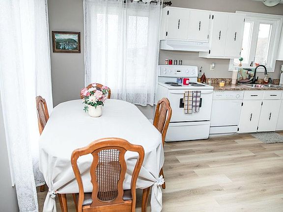 5th image of 68 Fox Harbour Road