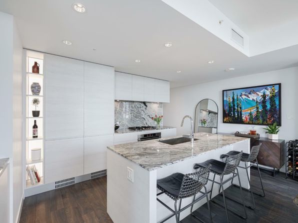 310 12th Ave SW #1608, Calgary, AB T2R 1B5