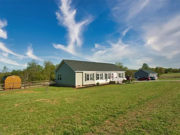2562 Snider Rd, Yadkinville, NC 27055
