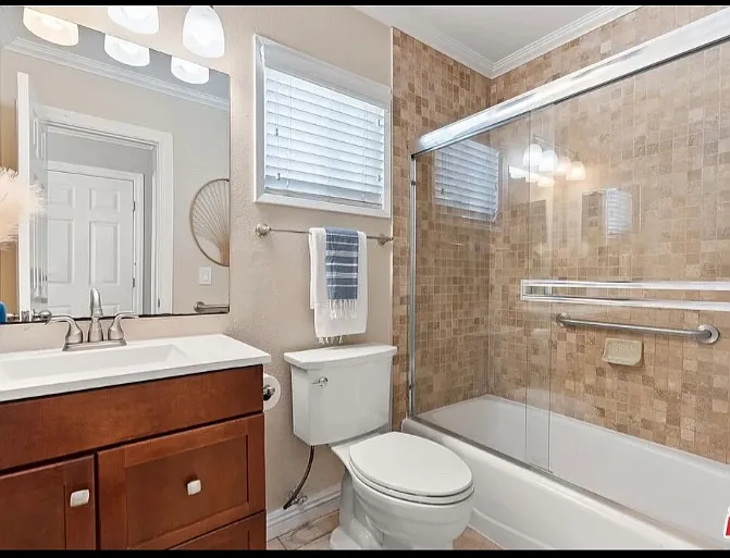 236 Corona Ave — Photo 2