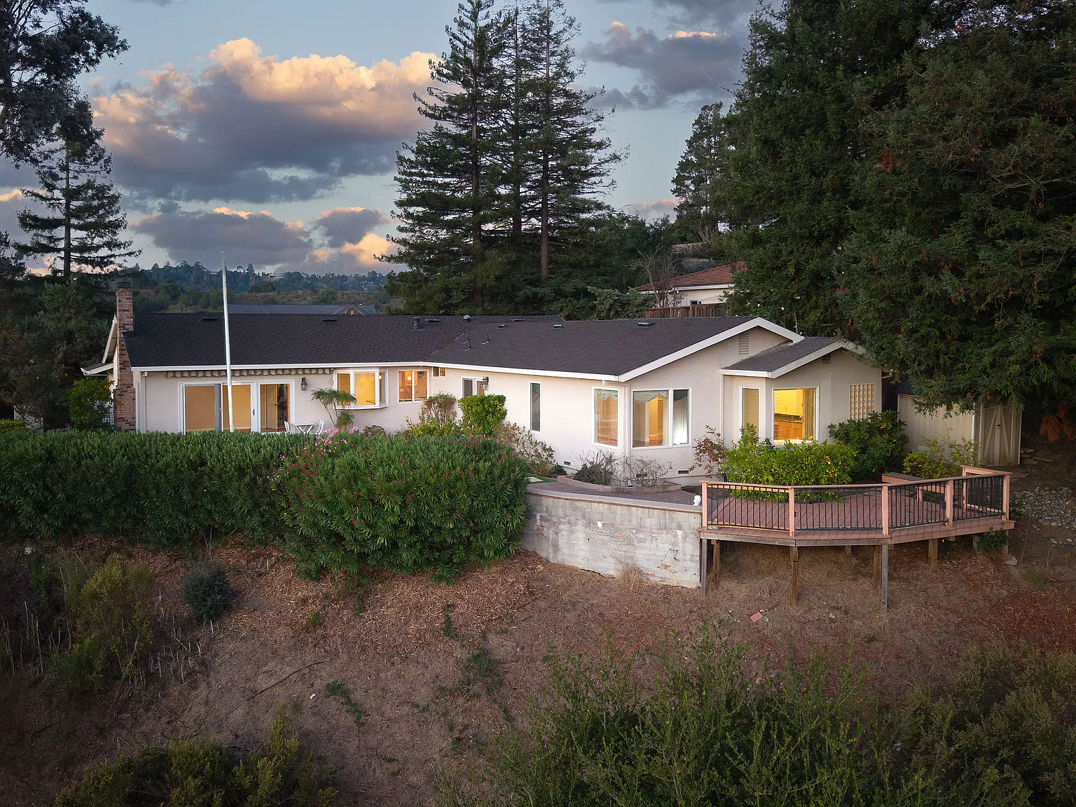 4 bed, 2.5 bath, 2200 sqft, $7,000 — Photo 3
