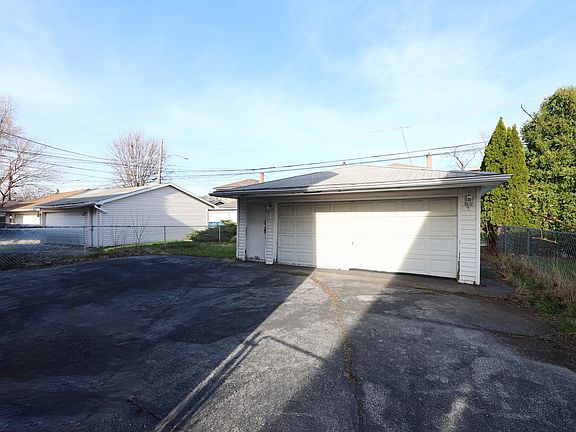 3rd image of 333 Luella Ave