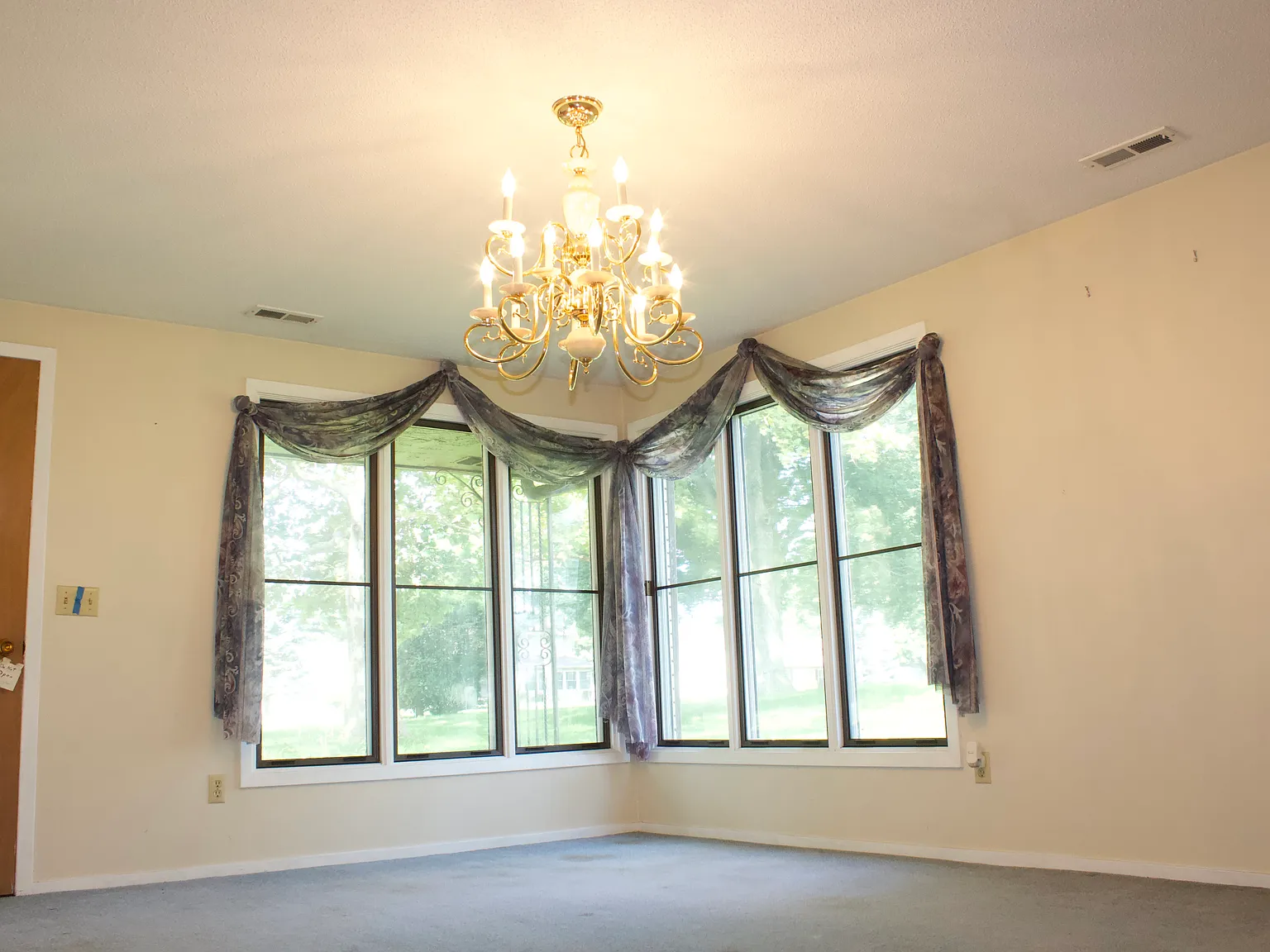 3 bed, 1380 sqft, $2,750 — Photo 4