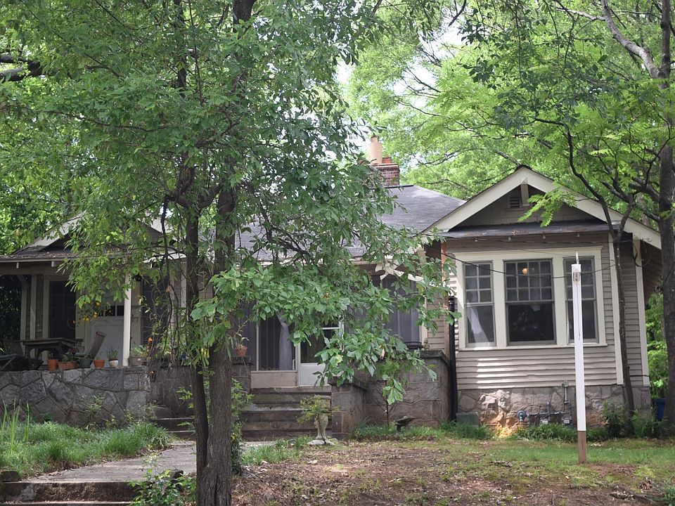 1252 McLendon Avenue right side of Duplex. 2/3rds of the house.
