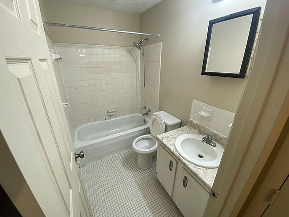 5th image of 166 Lawrence St APT 101