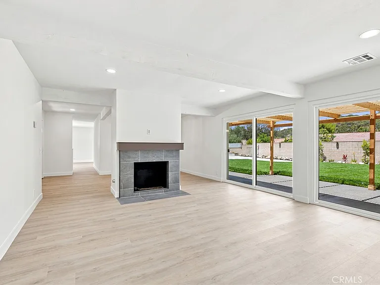 225 Armstrong Dr — Photo 16