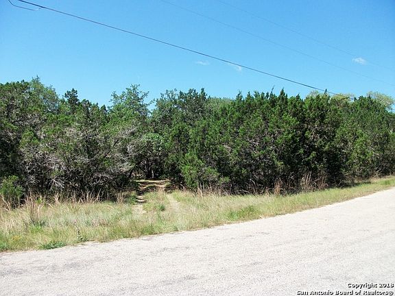 3rd image of 1406 Canyon Lake Dr